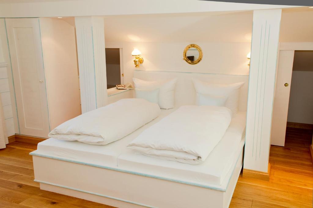 Landhaus Marinella Hotel Garni Bad Wiessee Oda fotoğraf